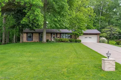 1712 Sherwood Avenue NW, Massillon, OH 44646 - Photo 1