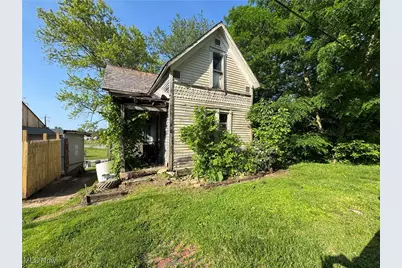 135 Finley Avenue, Cambridge, OH 43725 - Photo 1