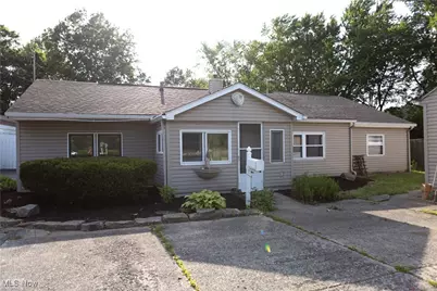 138 N Canfield Niles Road, Youngstown, OH 44515 - Photo 1