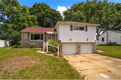 1132 Clearmount Avenue SE, North Canton, OH 44720 - Photo 1