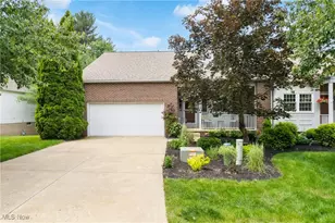 637 N Ridgecliff St, Tallmadge, OH 44278 - Photo 1