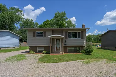 579 Chestnut Street, Newcomerstown, OH 43832 - Photo 1