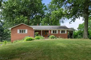 903 Robinson Ave, Barberton, OH 44203 - Photo 1