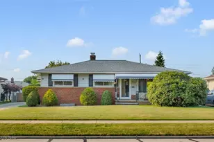 651 E Meadowlawn Blvd, Green Hills, OH 44131 - Photo 1