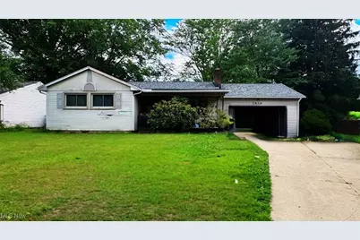 3916 Loma Vista Drive, Youngstown, OH 44511 - Photo 1