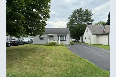 161 N Roanoke Avenue, Austintown, OH 44515 - Photo 1