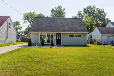 285 N Roanoke Avenue, Youngstown, OH 44515 - Photo 1