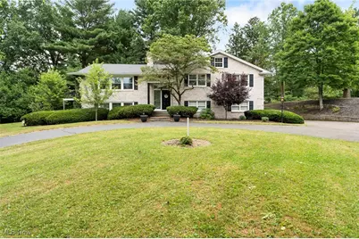 2450 Larchmoor Parkway NW, Canton, OH 44708 - Photo 1