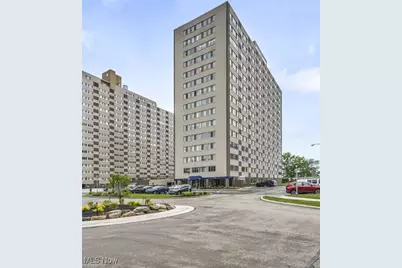 12520 Edgewater Drive #801, Oakwood, OH 44107 - Photo 1