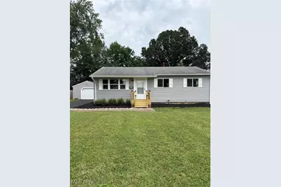 916 Waugh Drive, Hubbard, OH 44425 - Photo 1