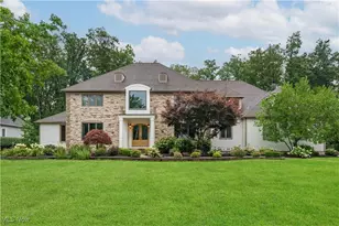 438 Club Dr, Aurora, OH 44202 - Photo 1