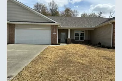 944 Queen Anne Drive NW, Massillon, OH 44647 - Photo 1