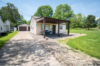 212 N Navarre Avenue, Austintown, OH 44515 - Photo 1