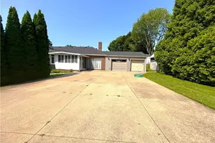 413 E Cassell Ave, Barberton, OH 44203 - Photo 1