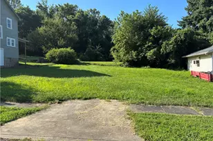 928 Prospect Ave, Zanesville, OH 43701 - Photo 1