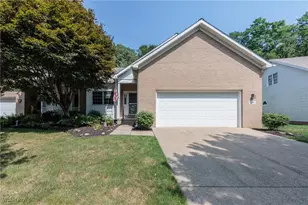 694 N Ridgecliff St, Tallmadge, OH 44278 - Photo 1