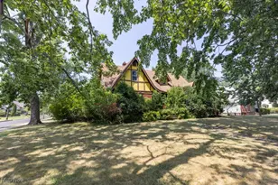 18145 Lakeshore Blvd, Loveland, OH 44119 - Photo 1