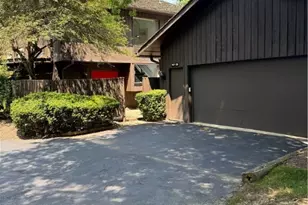 407 Meadowview Dr, Aurora, OH 44202 - Photo 1