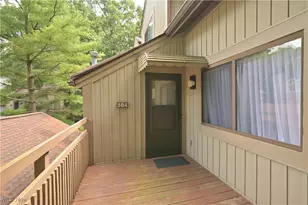 564 Meredith Ln, Cuyahoga Falls, OH 44223 - Photo 1