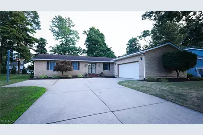 2748 Parkplace Drive, Uniontown, OH 44685 - Photo 1