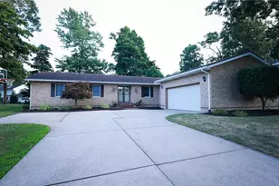 2748 Parkplace Dr, Uniontown, OH 44685 - Photo 1