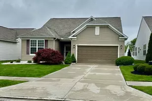 522 Heritage Woods Dr, Akron, OH 44321 - Photo 1