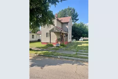 639 W Hopocan Avenue, Barberton, OH 44203 - Photo 1