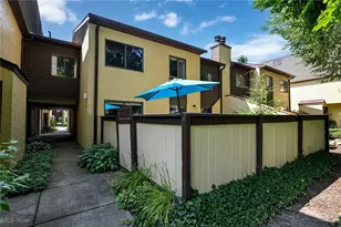 1094 Hampton Ridge Dr, Akron, OH 44313 - Photo 1