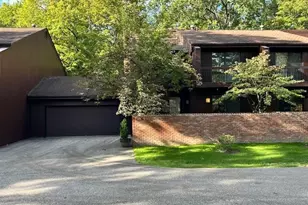 938 Trimble Pl, Sagamore Hills, OH 44067 - Photo 1