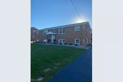 402 Caroline Avenue #10, Hubbard, OH 44425 - Photo 1