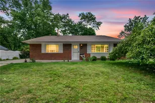 400 Cathy Dr, Munroe Falls, OH 44262 - Photo 1