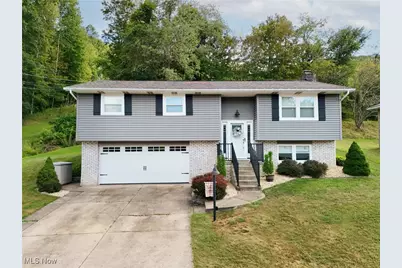 307 Country Club Blvd, Weirton, WV 26062 - Photo 1