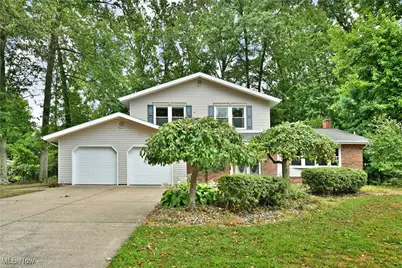 580 Burning Oaks Drive NE, Warren, OH 44484 - Photo 1