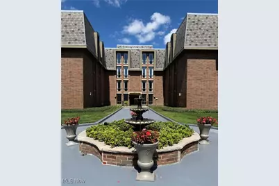 2385 Covington Road #402, Fairlawn, OH 44313 - Photo 1