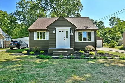 369 Parish Avenue, Hubbard, OH 44425 - Photo 1