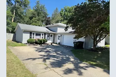 160 Pinewood Drive, Elyria, OH 44035 - Photo 1
