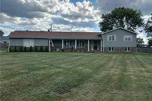 464 Coventry Cir, Zanesville, OH 43701 - Photo 1