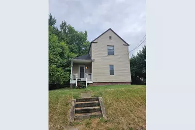 2002 Penn Place NE, Canton, OH 44704 - Photo 1