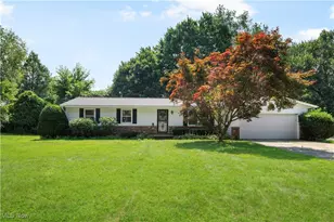 1009 Oak Tree Rd, Akron, OH 44320 - Photo 1