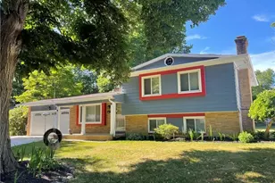 470 Sandhurst Rd, Akron, OH 44333 - Photo 1