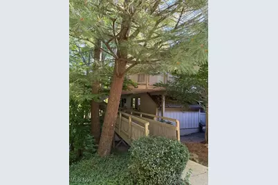 595 Meredith Lane, Cuyahoga Falls, OH 44223 - Photo 1