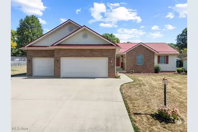 377 Schoenbrunn Drive NE, New Philadelphia, OH 44663 - Photo 1