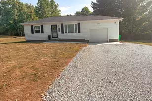 368 Portsmouth St, Barberton, OH 44203 - Photo 1