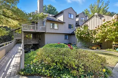 618 Meredith Lane, Cuyahoga Falls, OH 44223 - Photo 1