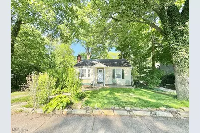 1735 Lake Avenue, Elyria, OH 44035 - Photo 1