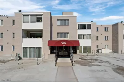 520 Meredith Lane #104, Cuyahoga Falls, OH 44223 - Photo 1