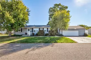 207 28th St SW, Barberton, OH 44203 - Photo 1
