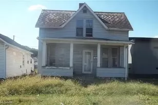 825 Moxahala Ave, Zanesville, OH 43701 - Photo 1