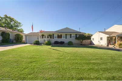 742 Dresden Drive, Hubbard, OH 44425 - Photo 1