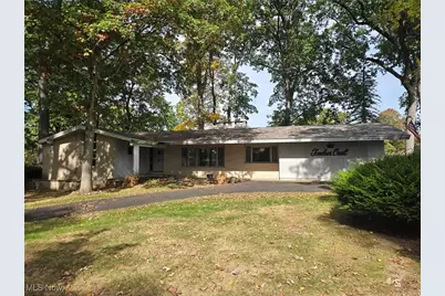 425 Tonawanda Trail SW, Hartville, OH 44632 - Photo 1